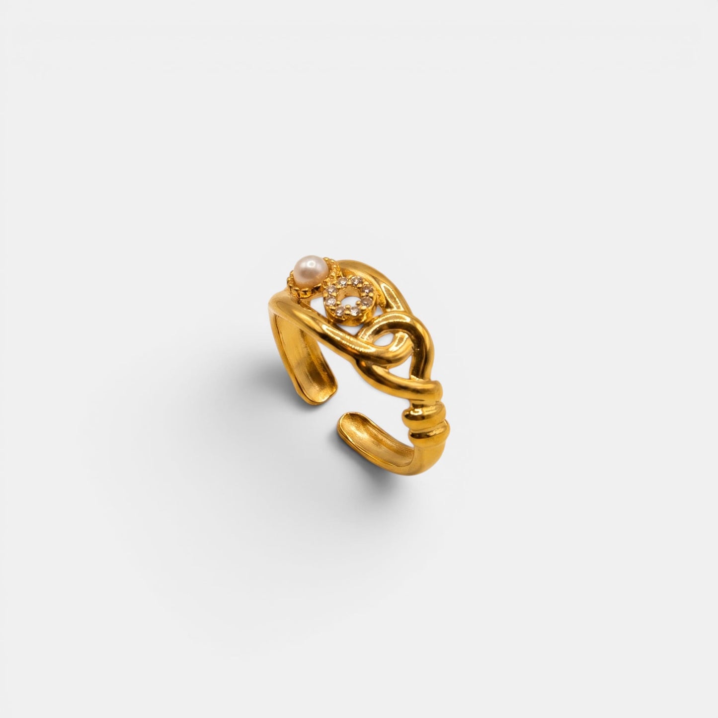 Edler Maris Ring aus Gold mit einem Gliederband und drei eingefassten, runden Schmucksteinen.